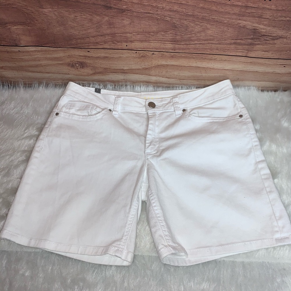 Lauren Conrad white shorts 🩳